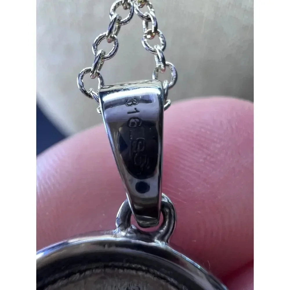 unknown this pendant